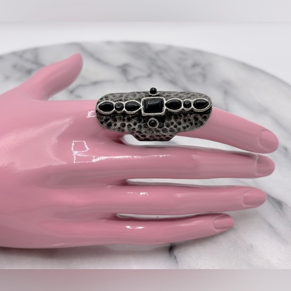 Hammered Silver Tone‎ Cross Finger Ring - Picture 2 of 6